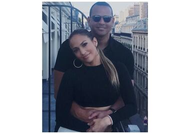 Jennifer Lopez y Alex Rodríguez disfrutan de su amor en París