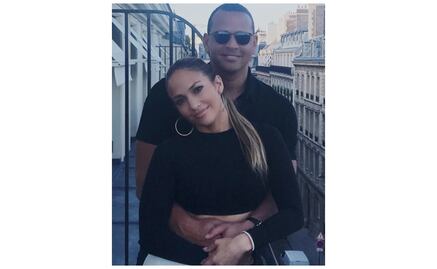 Jennifer Lopez y Alex Rodríguez disfrutan de su amor en París 