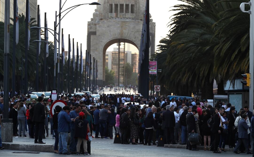 Los precandidatos y aspirantes a la presidencia enviaron mensajes de apoyo y de alerta a la población tras el sismo de 7.2 grados. Foto: Valente Rosas/EL UNIVERSAL