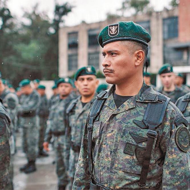 Interpreta a un militar que termina uniéndose a la mafia. Foto/AMAZON PRIME VIDEO