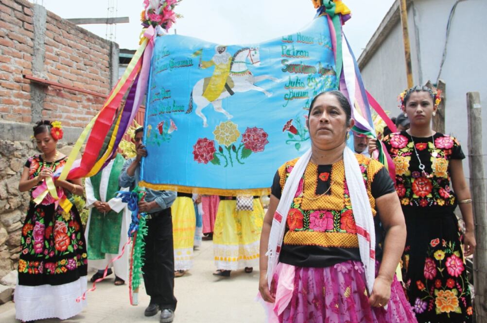 En 18% de los municipios oaxaqueños que se rigen por el sistema de usos y costumbres las mujeres son excluidas completamente, señala activista (ROSELIA CHACA. EL UNIVERSAL)