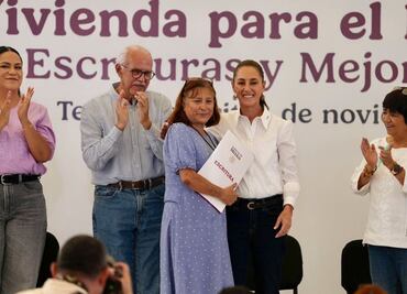 "Hay de dos, volver a la corrupción o seguir avanzando con la 4T", dice Sheinbaum; encabeza entrega de escrituras en Tepic