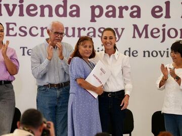 "Hay de dos, volver a la corrupción o seguir avanzando con la 4T", dice Sheinbaum; encabeza entrega de escrituras en Tepic