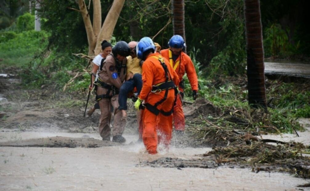 “Narda” deja ríos desbordados, derrumbes y daños a viviendas en Jalisco