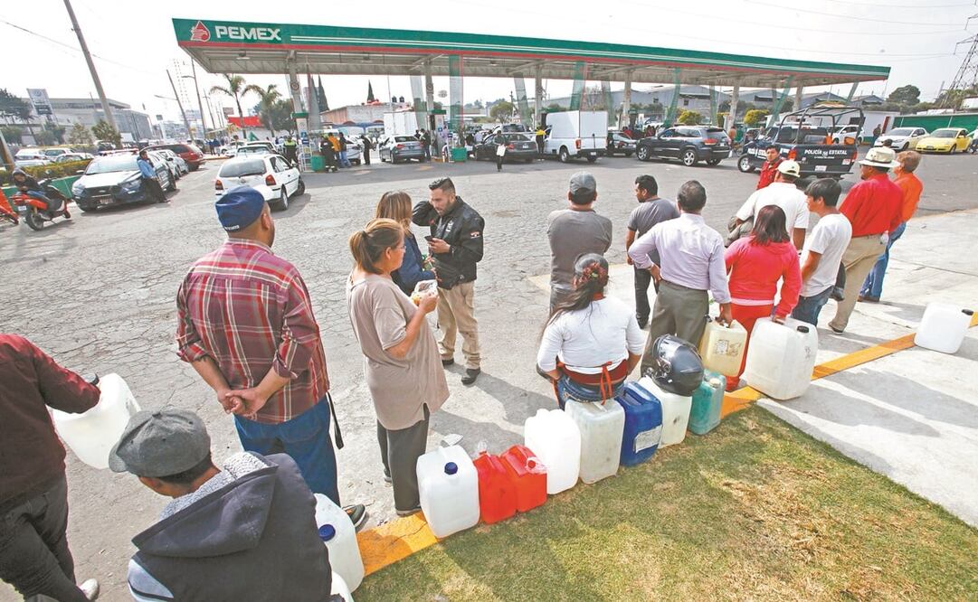 Hace un año, los automovilistas hacían largas filas por el desabasto de gasolina