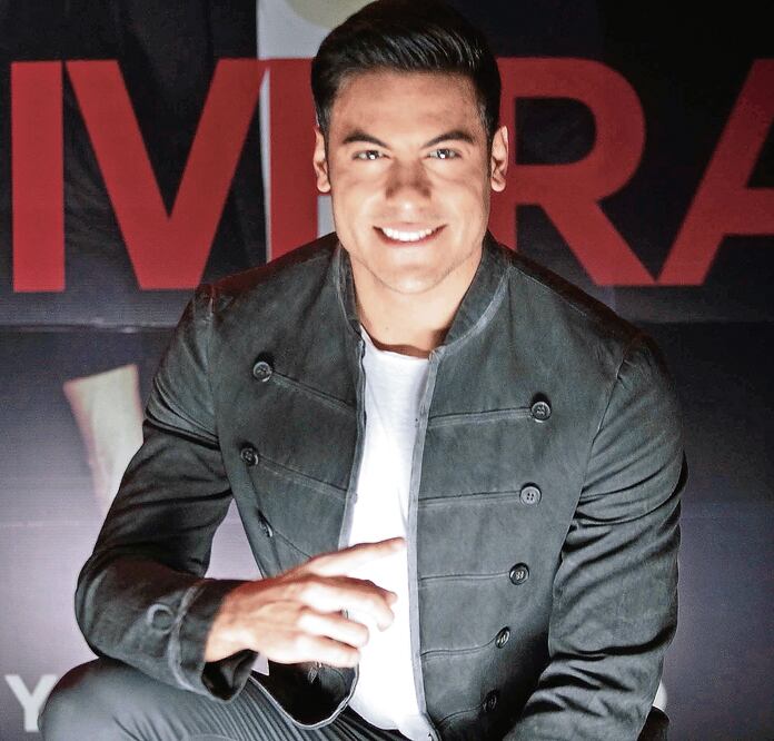 Carlos Rivera, de moda