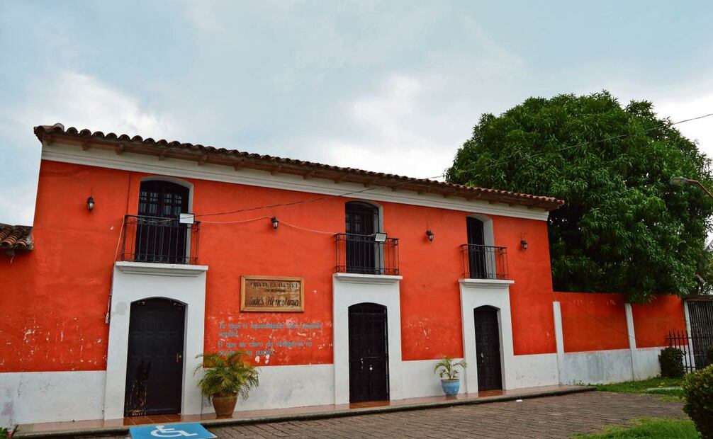 La Casa de la Cultura de San Francisco Ixhuatán lleva el nombre Andrés Henestrosa, y fue inaugurada en el año 2001 por el mismo escritor, quien falleció en 2008. Foto: Juan Carlos Zavala / EL UNIVERSAL