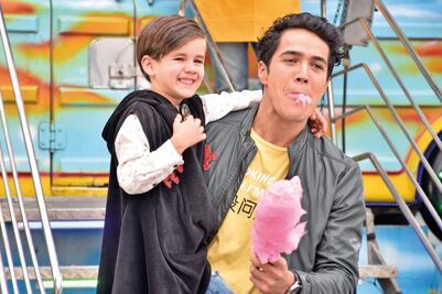 Cambian papel de galanes por pañales