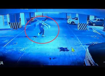 "Ella ya sin vida"; Sheinbaum presenta foto de Rautel cargando el cuerpo de Ariadna