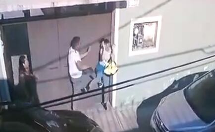 Sujeto grabado mientras golpea a su esposa es policía, afirma Seguridad Ciudadana