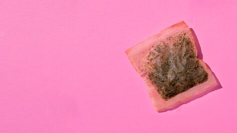 Cómo sanar los ojos hinchados con bolsas de té