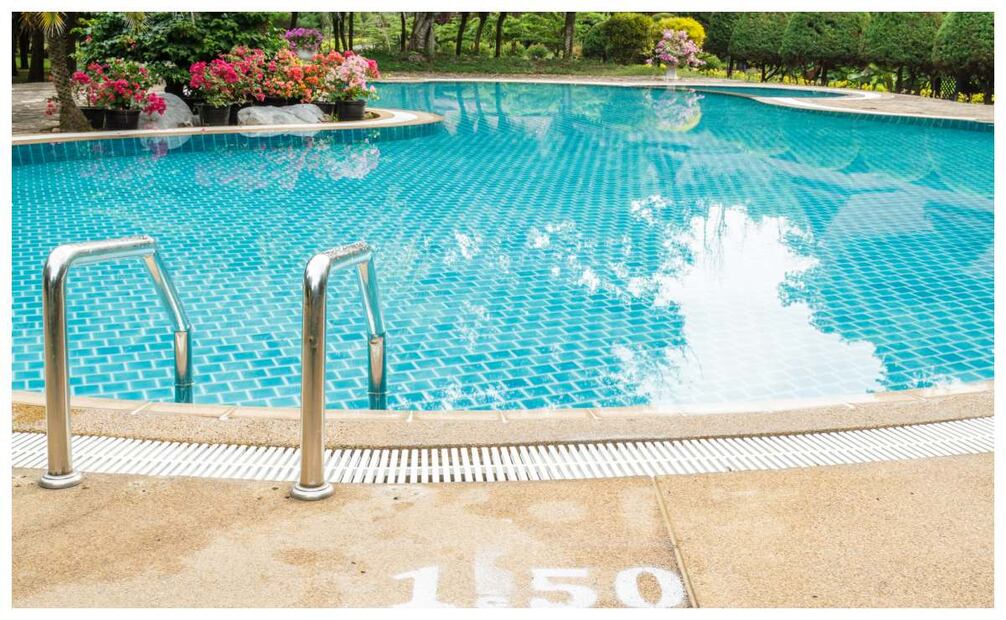 Mira cómo la cátsup ayuda en los cuidados del cabello después de la piscina. imagen: Unsplash.