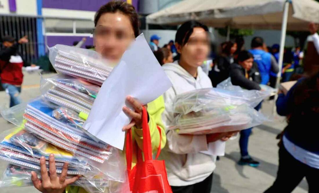 La alcaldía Coyoacán inició la entrega de útiles escolares para estudiantes de preescolar, primaria y secundaria. Foto: Especial