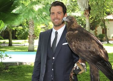 Mane de la Parra actúa junto a águila