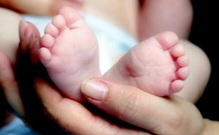 Así se deforma la cabeza de los bebés para facilitar el parto