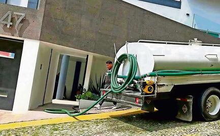 A cuentagotas se restablece el agua en Naucalpan