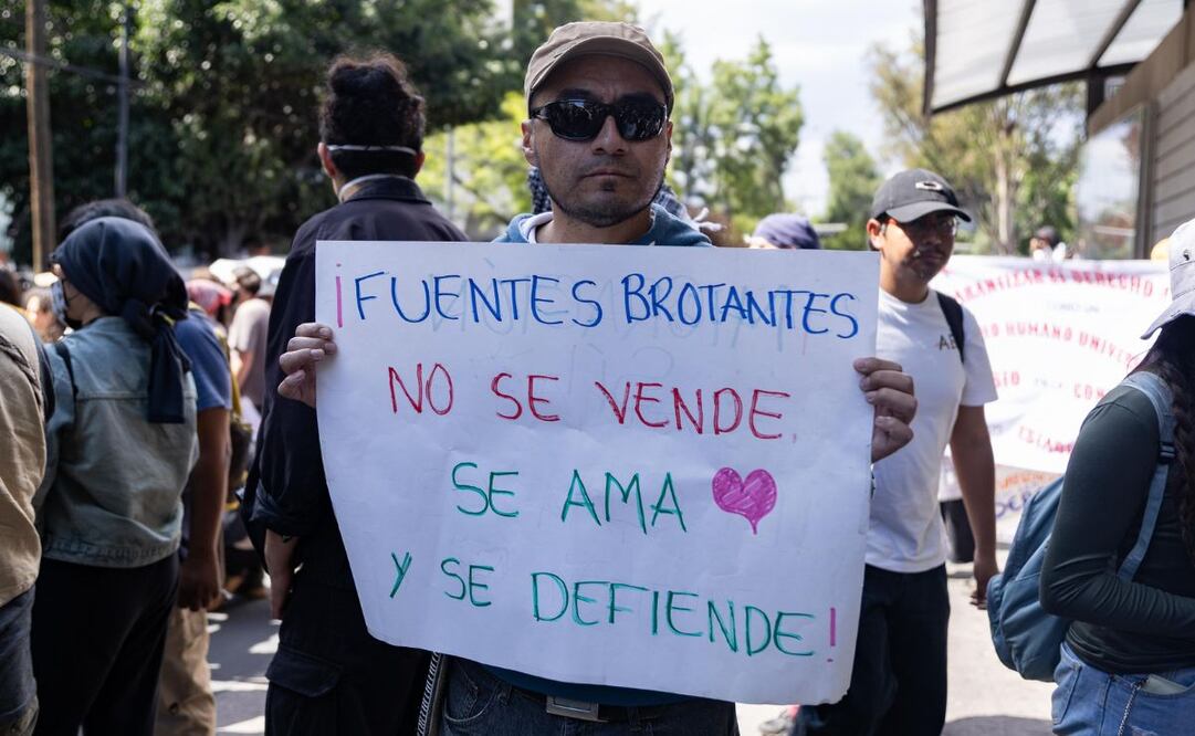 Eduardo, vecino de la colonia Pedregal de Santa de Úrsula protesta en la segunda marcha contra la gentrificación. Foto: Hugo Salvador/EL UNIVERSAL