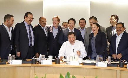 Fernández Noroña festeja su cumpleaños con panistas, priistas y perredistas