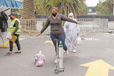 Luchan por sus vidas en hospital habilitado