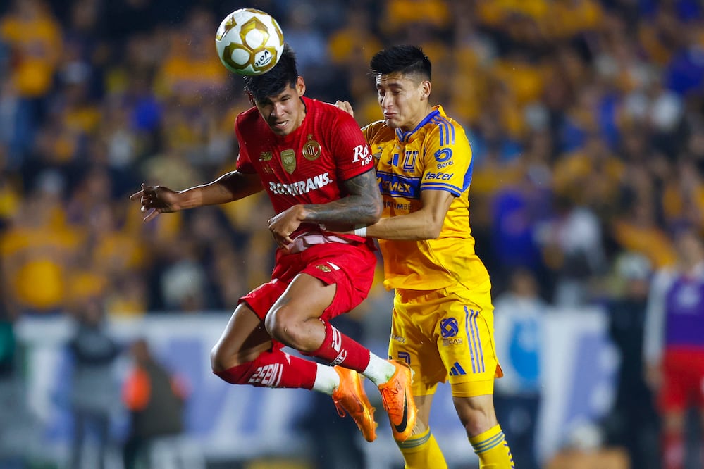 Toluca y Tigres en partido, durante la Final de Ida del Apertura 2025 en la Liga MX - Foto: Imago7