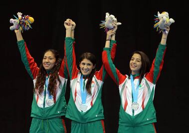 Esgrima femenil se cuelga plata
