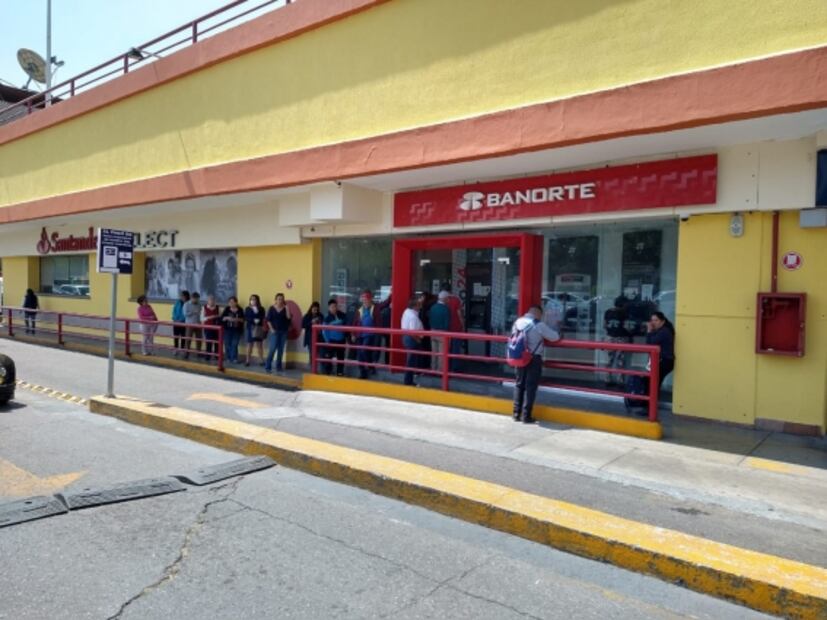 Aumenta afluencia en cajeros; bancos garantizan servicios ante Covid-19