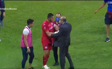 ¿Jesús Corona debe ser sancionado por agredir a comisario de la Liga MX?