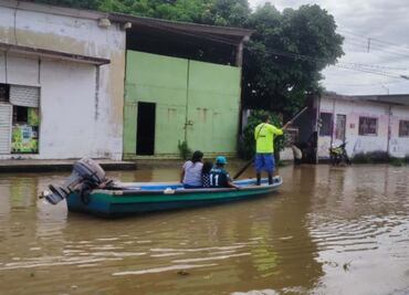 Cresta del Río Coatzacoalcos sigue inundando Minatitlán; autoridades realizan tareas de evacuación y alistan albergues