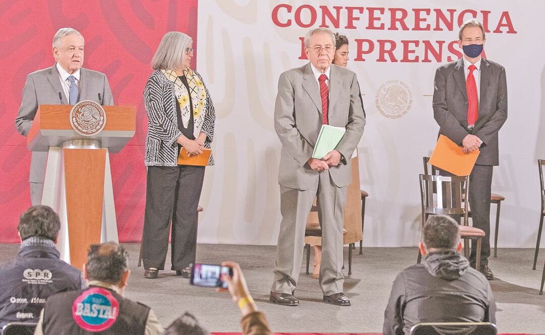 El presidente Andrés Manuel López Obrador presentó en Palacio Nacional el plan para regresar a trabajar, a las escuelas y a todas las actividades. Foto: SERGIO TAPIA. EL UNIVERSAL