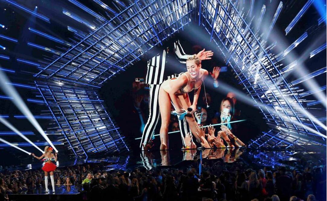 La edición de 2015 de los MTV Video Music Awards dejó una estela de controversias, gracias al comportamiento ante las cámaras de sus protagonistas, desde su anfitriona, la cantante Miley Cyrus. FOTO: REUTERS