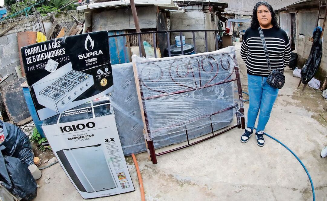 El ayuntamiento entregó un refrigerador, una base de cama, un colchón y una estufa. Foto: Especial