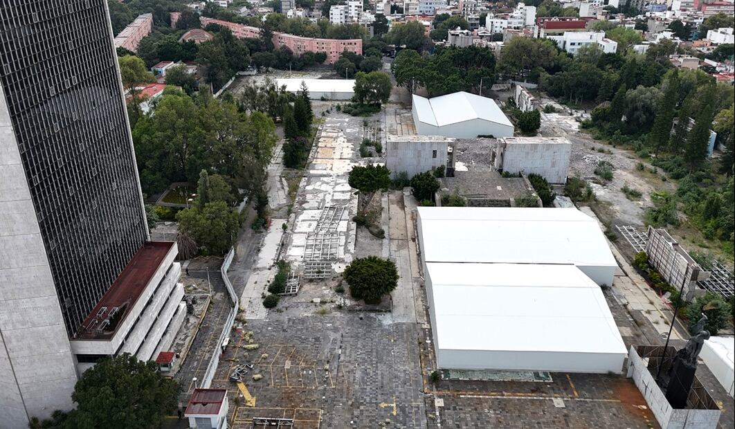 El antiguo Centro SCOP en terrenos de la extinta Secretaría de Comunicaciones y Obras Públicas se encuentra en el abandono desde 2024. Foto: Diego Prado/EL UNIVERSAL