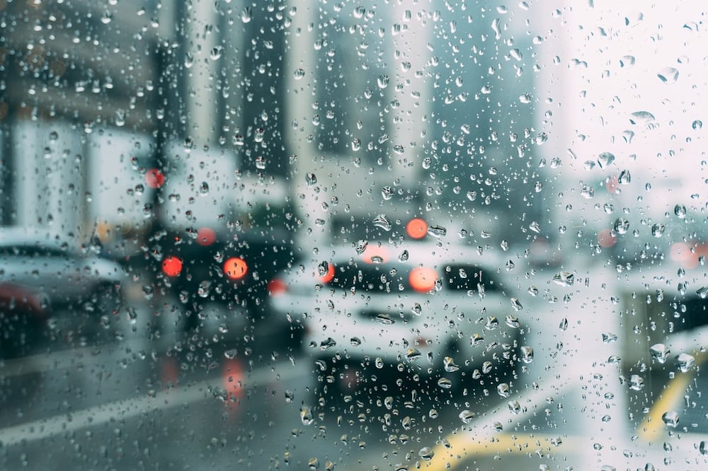 Esta temporada de lluvias debes tener más cuidado al manejar / Foto: Pexels
