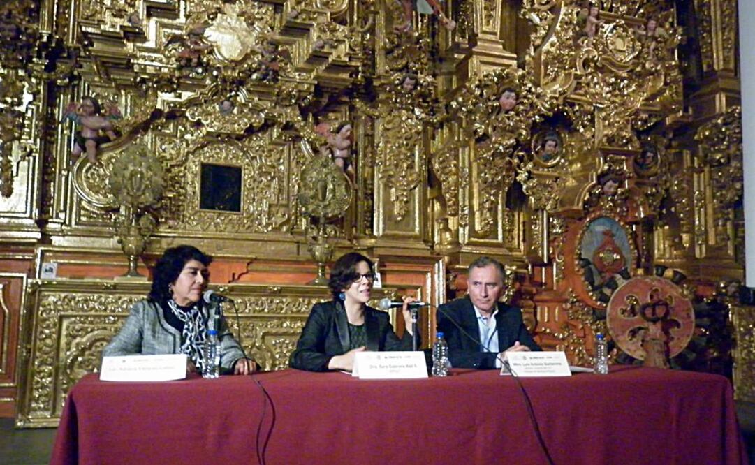 Sara Gabriela Baz, directora del Munavi, Luis Antonio Barberena, asesor musical del festival, y Jorge Martín Valencia Rosas, intérprete de guitarra séptima mexicana. (FOTO: Juan Manuel Barrera Aguirre)