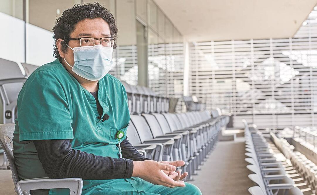 Para Sosa Pliego, es un orgullo formar parte del ejército de médicos que han enfren- tado desde el día uno a la pandemia. Foto: Germán Espinosa. EL UNIVERSAL