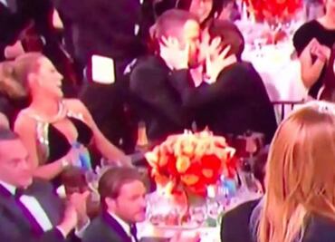 Andrew Garfield explica su beso con Ryan Reynolds