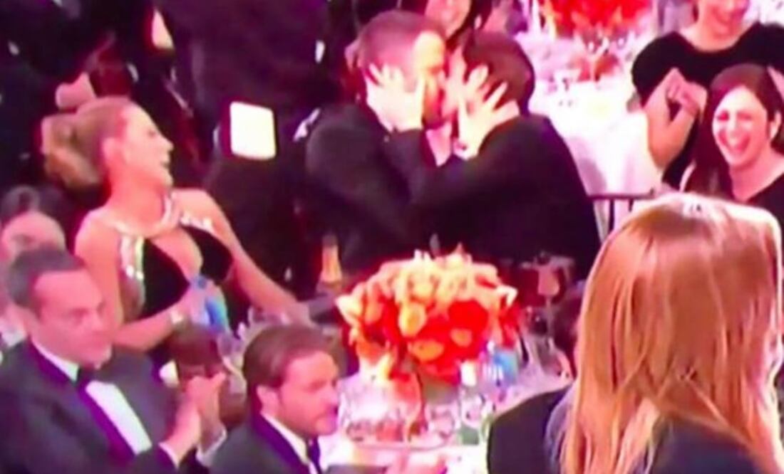 Andrew Garfield explica su beso con Ryan Reynolds | El Universal