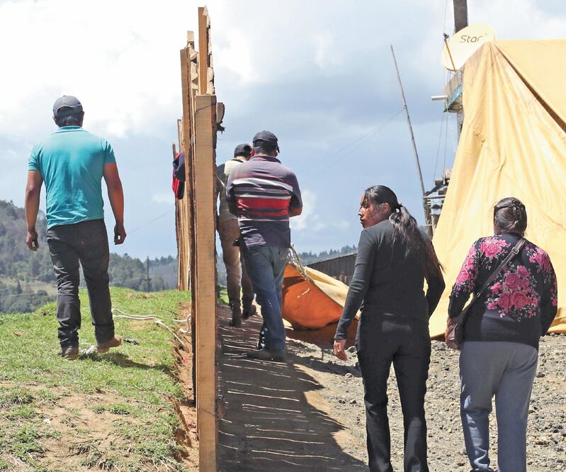 Según el diputado panista Federico Döring, el Gobierno capitalino sólo le dio 10 mil pesos a la familia de la mujer que murió en el ataque del viernes, hecho que criticó. Foto: ARCHIVO EL UNIVERSAL