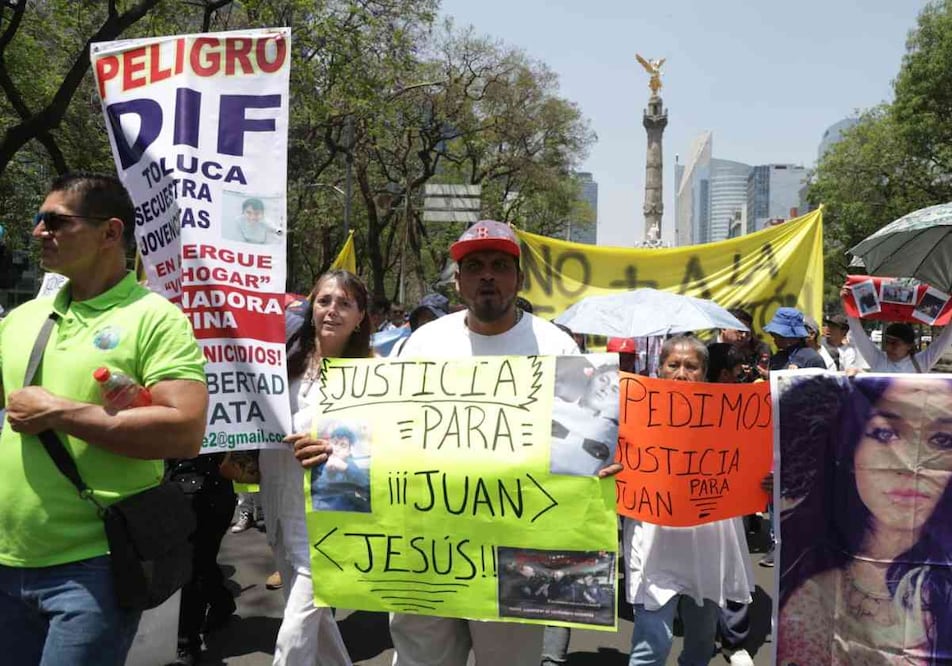 Familiares y abogados de Juan Jesús "N", al igual que varias familias, participaron en una marcha para denunciar casos de presunta fabricación de delitos. Foto: Carlos Mejía / EL UNIVERSAL