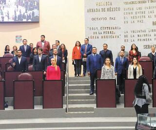 Dirigencia del PAN amaga con expulsar a 8 diputados