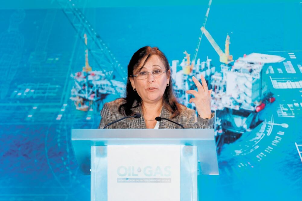 Proyectos. En el Foro Oil and Gas, Oportunidades del Sector Energético en la 4T, Rocío Nahle reiteró que la refinería de Dos Bocas se construirá en tres años. Foto: JOSÉ MÉNDEZ. EFE
