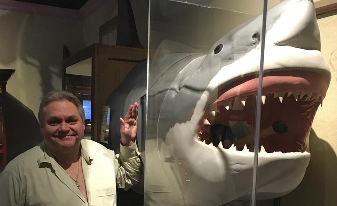 Carlos Bremer junto a un tiburón. Foto: Instagram oficial del empresario.