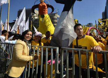 Beatriz Mojica acude a manifestación del PRD contra gasolinazo