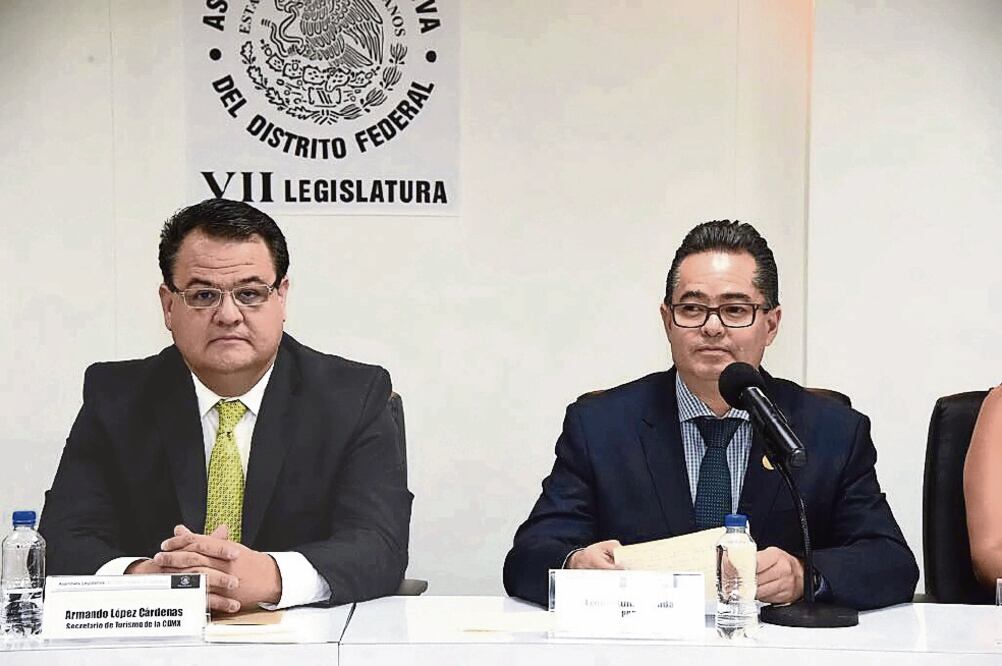 El secretario de Turismo, Armando López, y Leonel Luna presentaron la iniciativa que busca socializar los espacios más representativos de la capital (ASAMBLEA LEGISLATIVA)