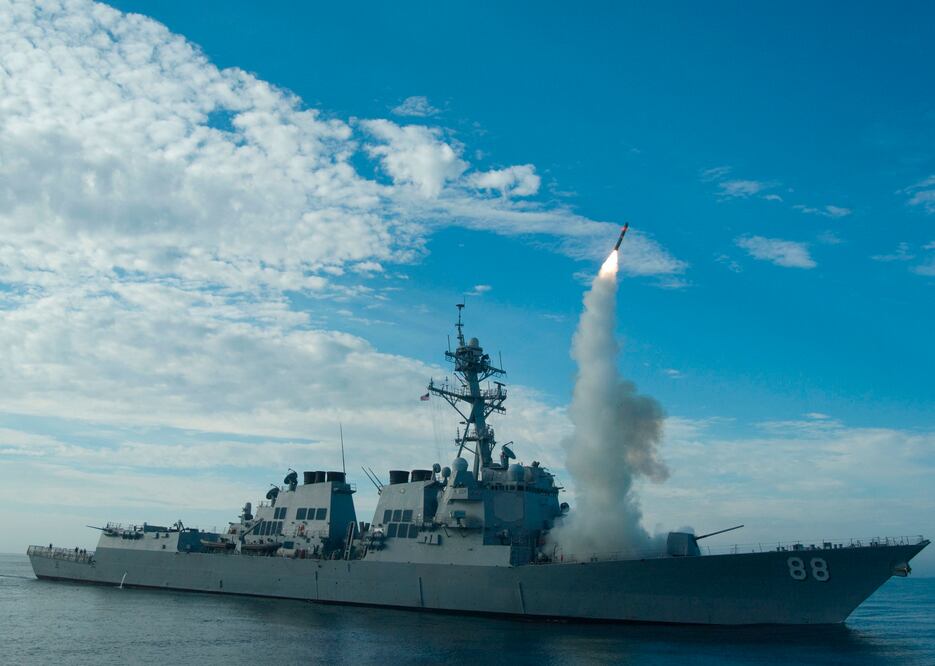 Imagen de un entrenamiento militar con misiles Tomahawk en California, EU, en 2010 (Foto: AFP)