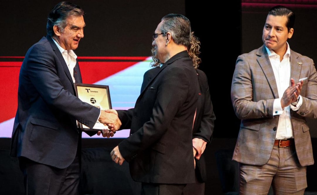 Gana Roberto Aguilar Grimaldo el Premio Estatal de Periodismo Deportivo en la categoría de Crónica.
Foto: Especial.