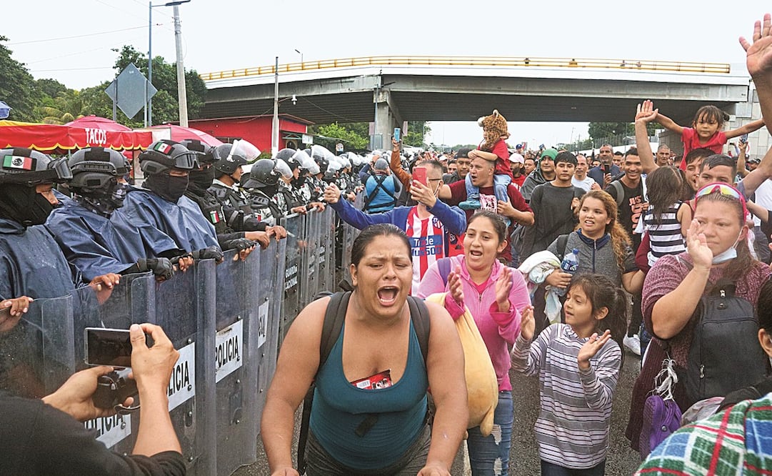 Bajo una pertinaz lluvia, la caravana partió desdeel Parque Bicentenario de Tapachula. Foto: María de Jesús Peters/ EL UNIVERSAL.