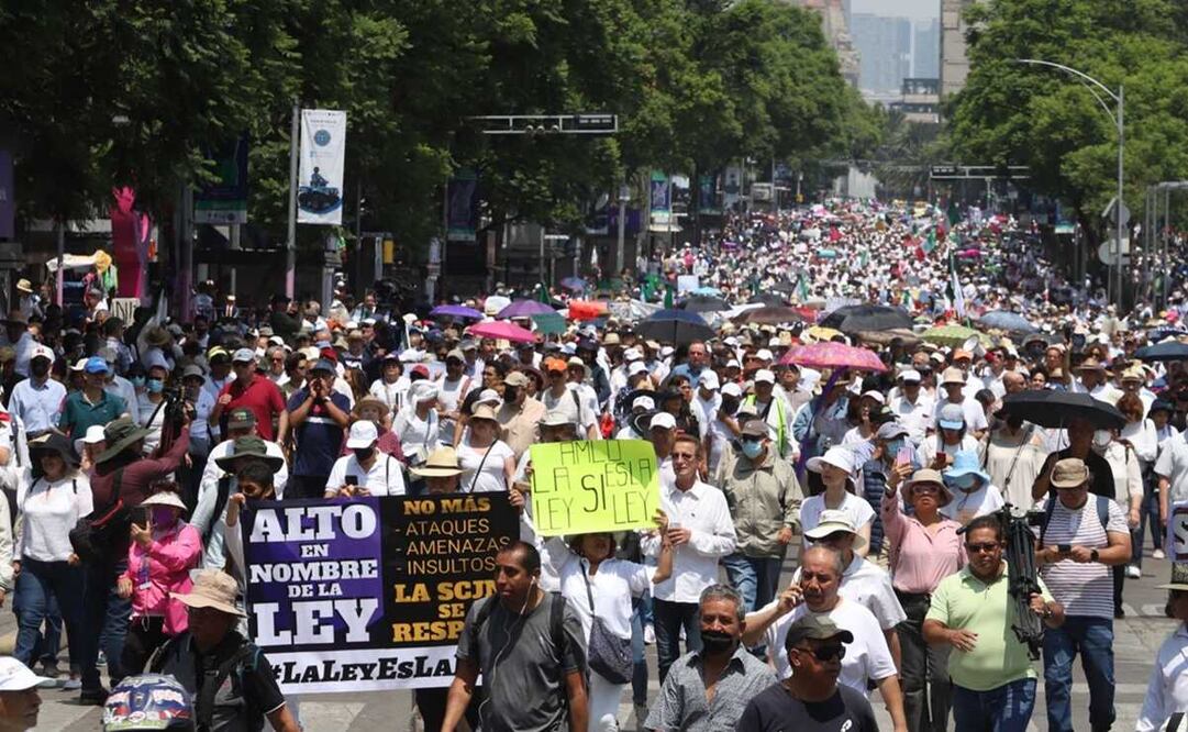 Alejandra Morán Ramírez, presidenta de Chalecos México, afirmó que los integrantes de la organización son apartidistas. Foto: Berenice Fregoso / EL UNIVERSAL