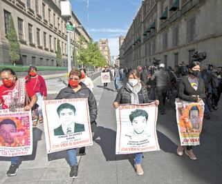 Padres de los 43 exigen castigo para capitán