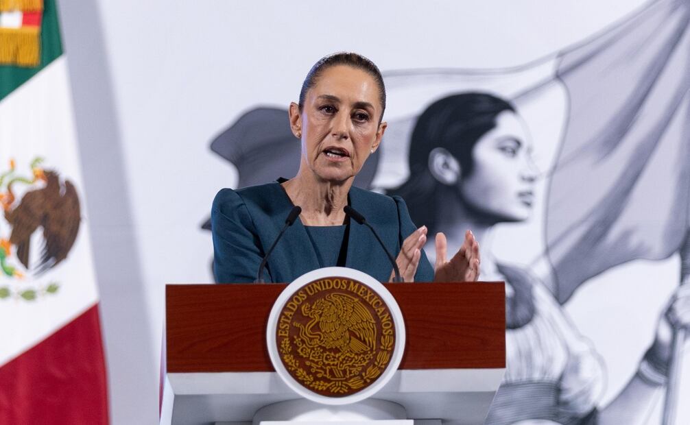 Ante la exigencia de trabajadores del Inai de recibir una liquidación justa ante la extinción del organismo autónomo, la presidenta Sheinbaum Pardo afirmó que se cumplirá con lo que dice la ley, pero advirtió “no puede haber más allá de lo que dice la ley”. Foto: Hugo Salvador / EL UNIVERSAL